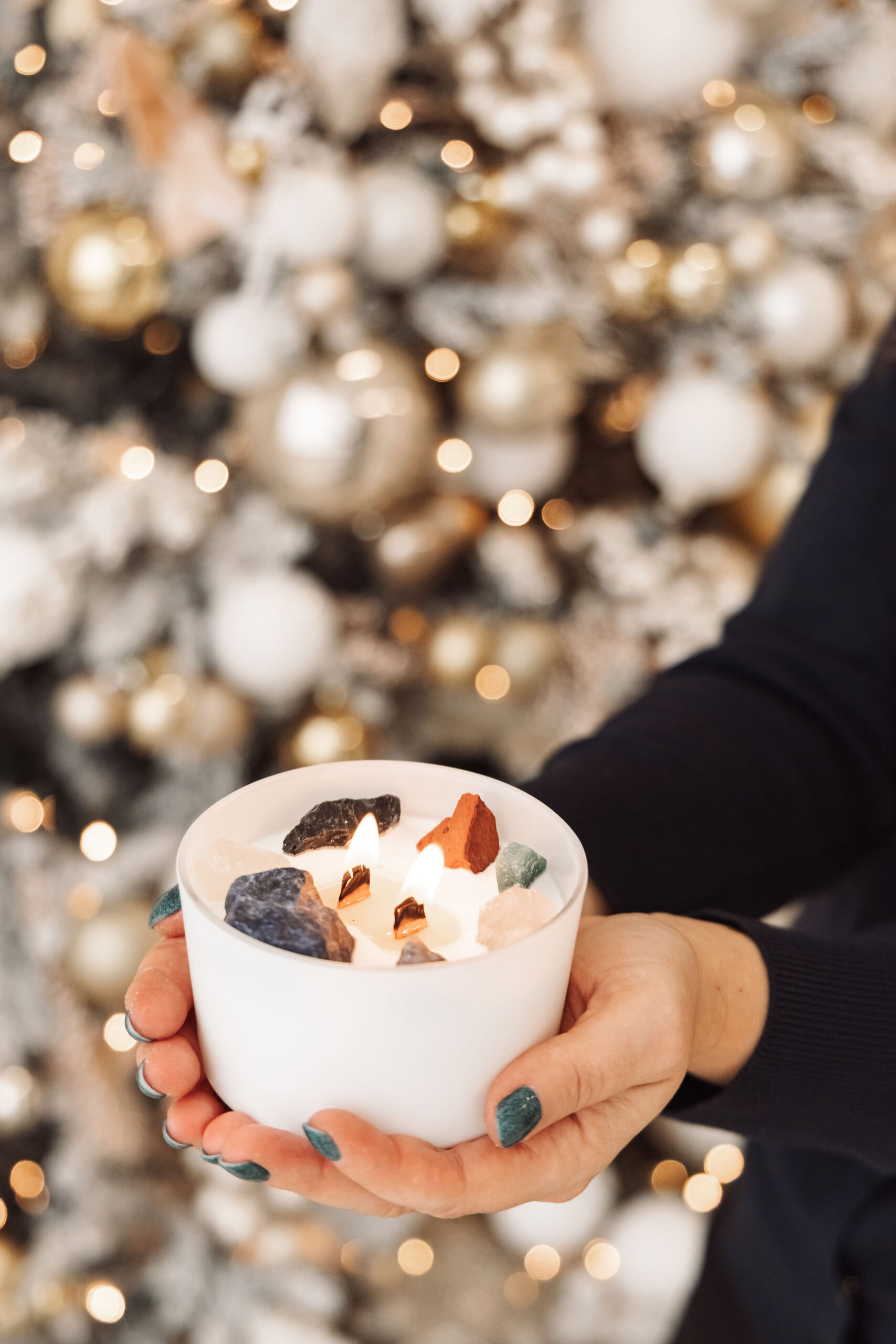 Kalėdų eglutė ir žvakė